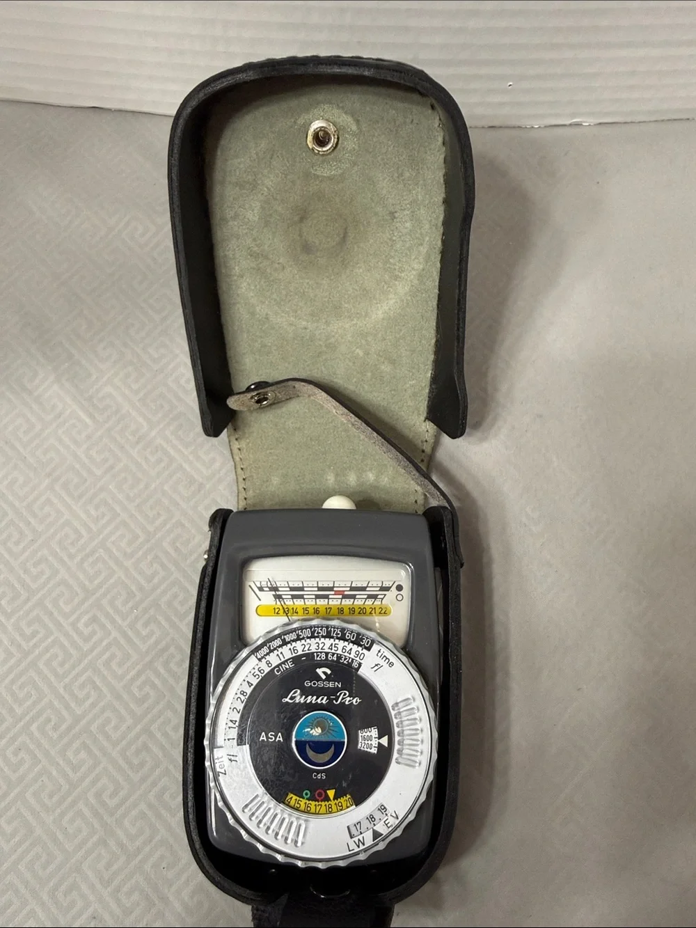 Vintage Gossen Luna-Pro Light Meter with Case Made in Germany Gray and Silver